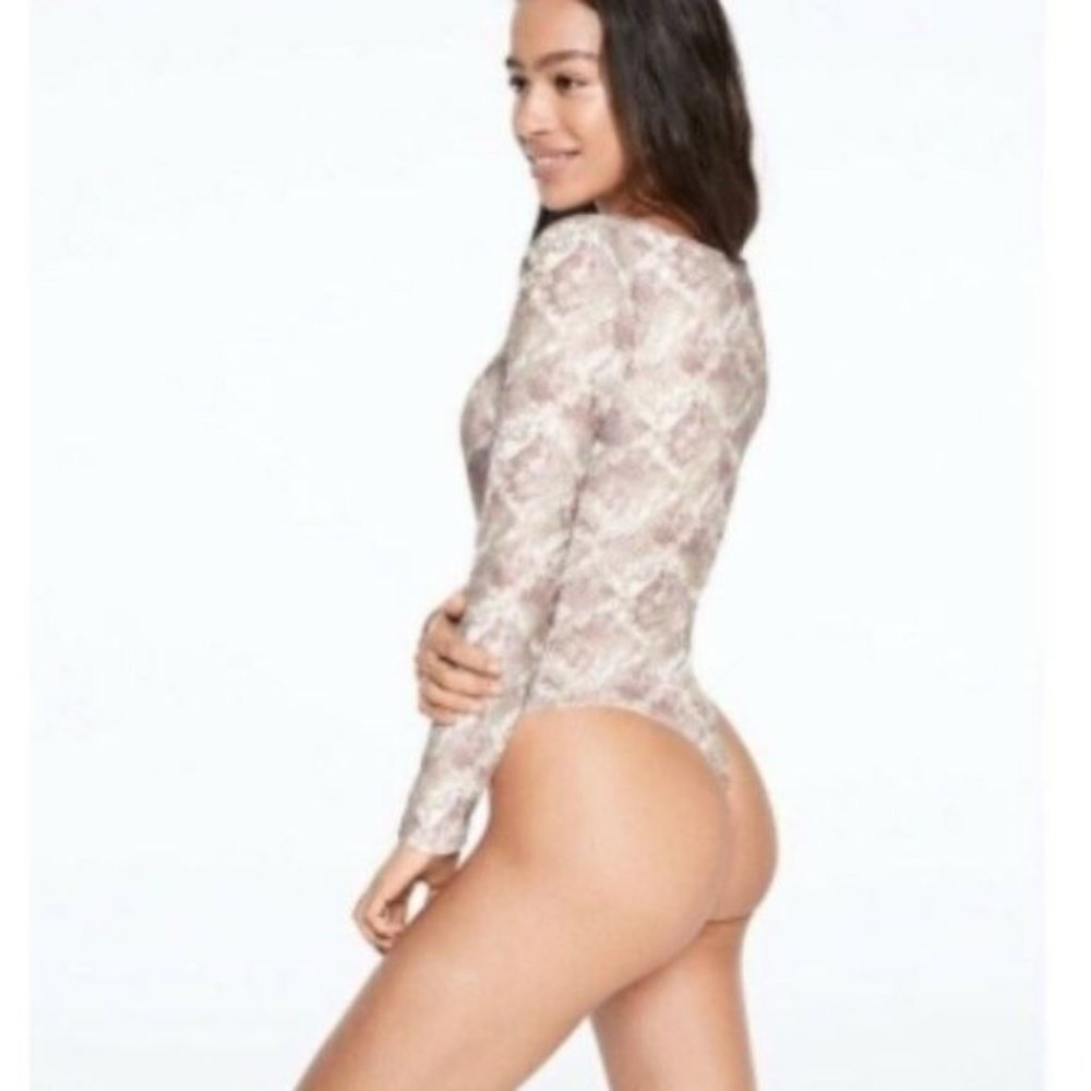 *NWT* Victoria's Secret Pink Long Sleeve Bodysuit thong Snake Print, size: Lrg